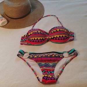 NWOT Mulit-color Pattern Bikini